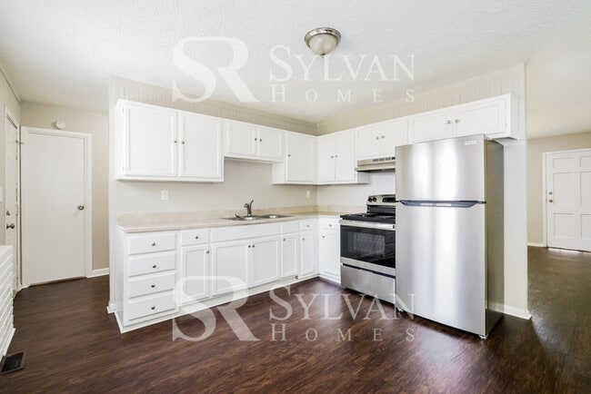 Building Photo - Prepare to fall in love with this 3 bedroo...