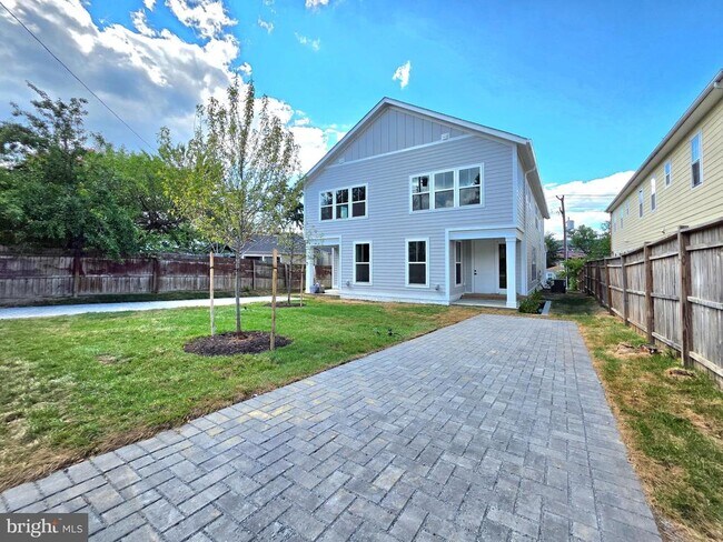 Building Photo - 41 E Reed Ave