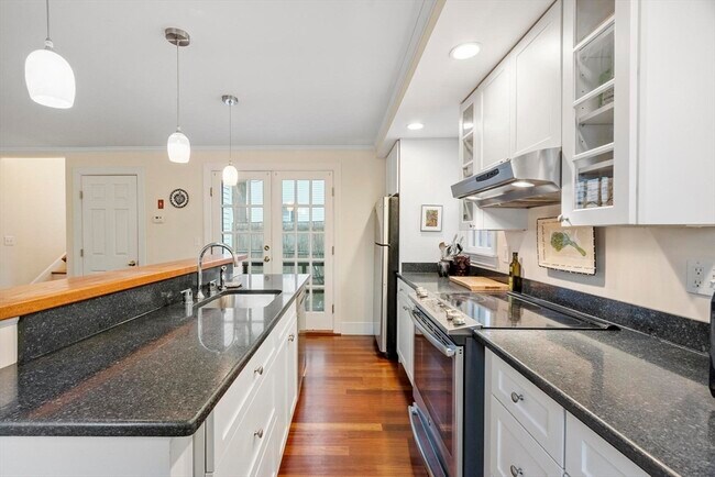 Building Photo - 54 Broadway Ave