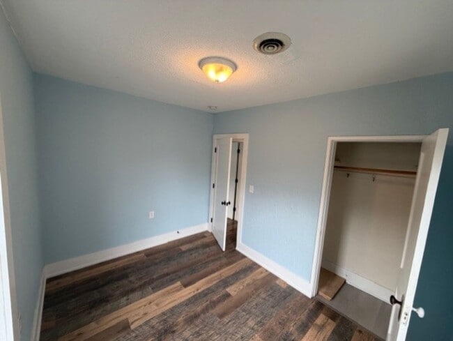 Building Photo - Stylish & Updated 2-Bedroom Home