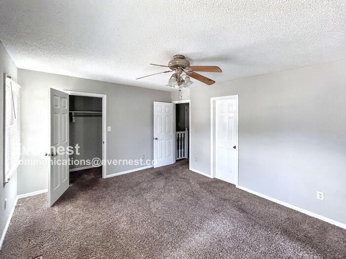 Building Photo - 2183 Cheshire Dr