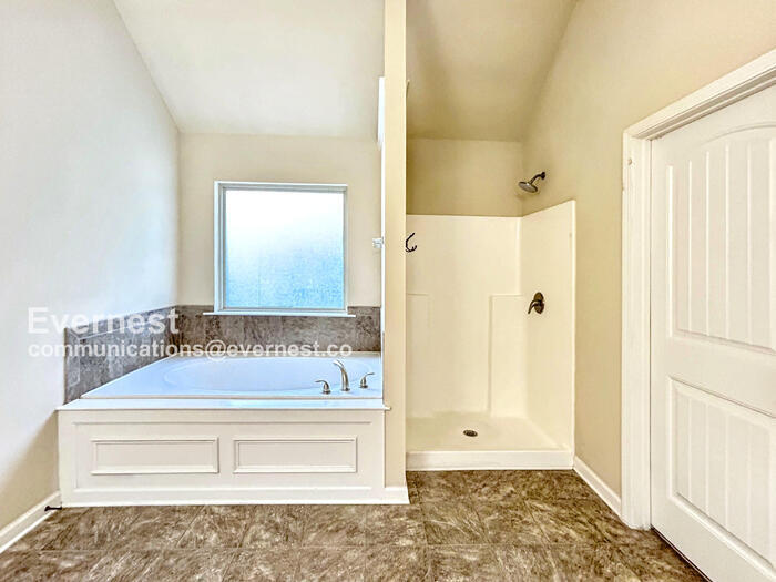 Building Photo - 350 Adverstone Ct