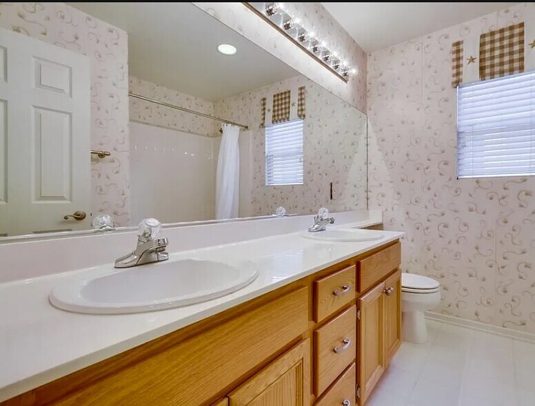Building Photo - 11779 Westview Pky