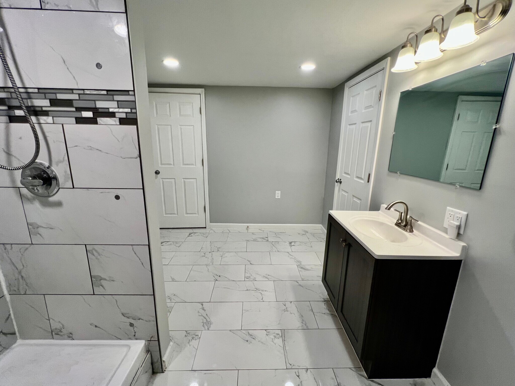 Building Photo - 2838 Continental Dr