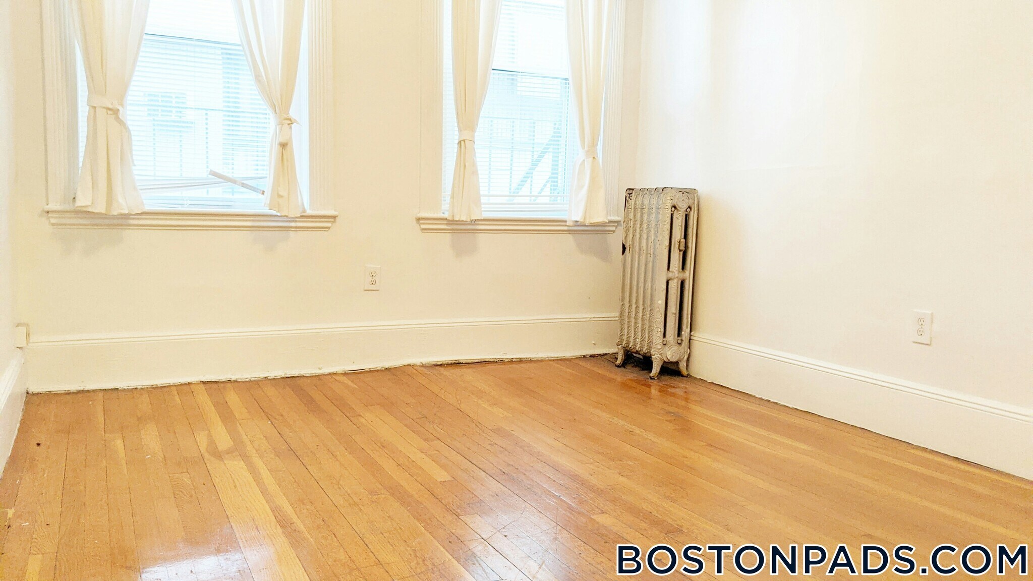 Building Photo - 26 Hemenway St