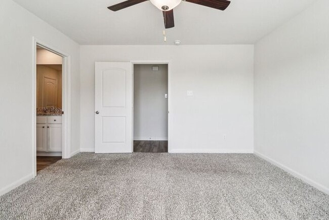 Building Photo - 520 Trinity Trl