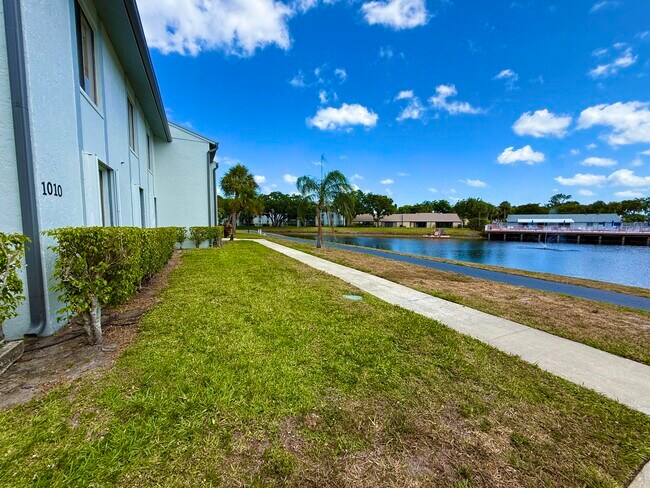 Building Photo - 1010 Green Pine Blvd