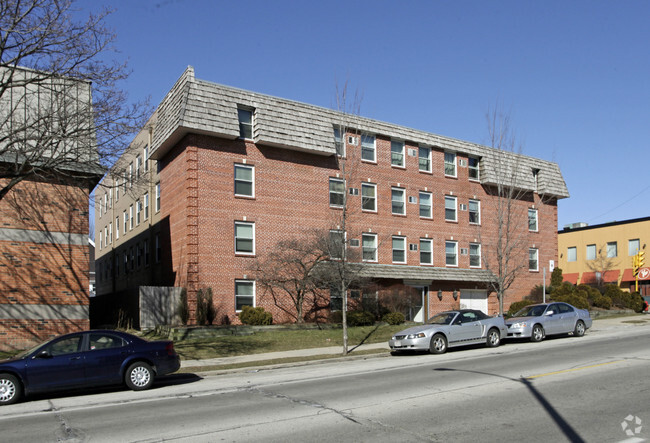 Oakland Manor - 3069 N Oakland Ave Milwaukee WI 53211 | Apartment Finder