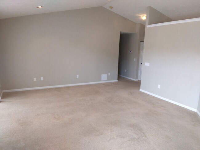 Building Photo - $1,995 - Pet Friendly, 3 Bedroom, 2 Bath H...
