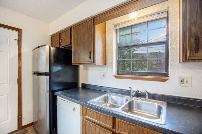 Building Photo - 2829 Tepee Ave