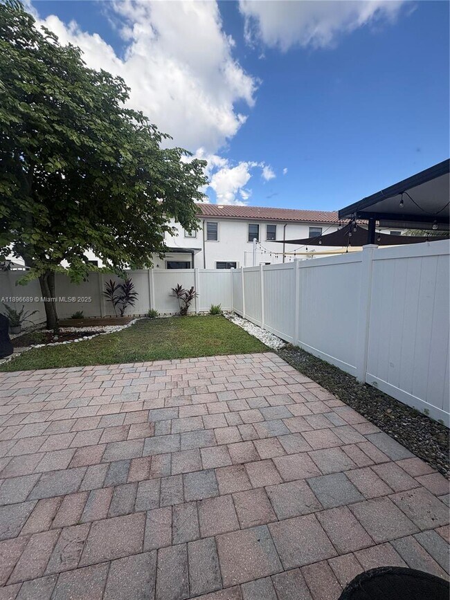 Building Photo - 3383 W 90th St