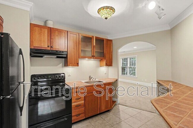 Building Photo - 6121 Carlyle Dr