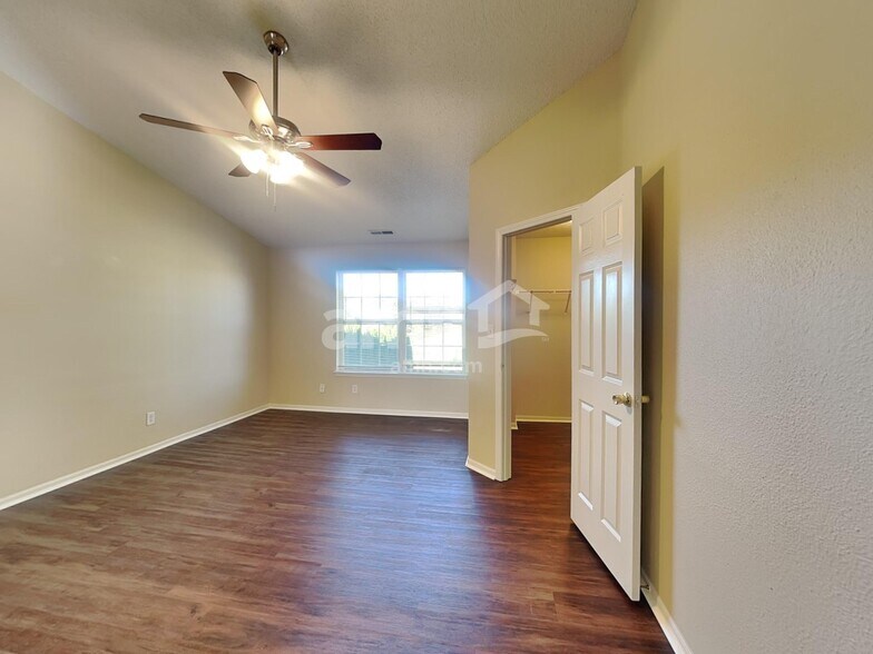 Building Photo - 1494 Blue Grass Pky