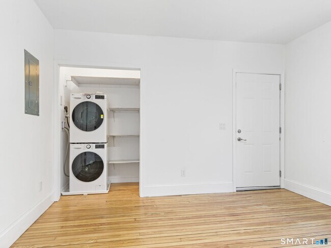 Building Photo - 27 5th St