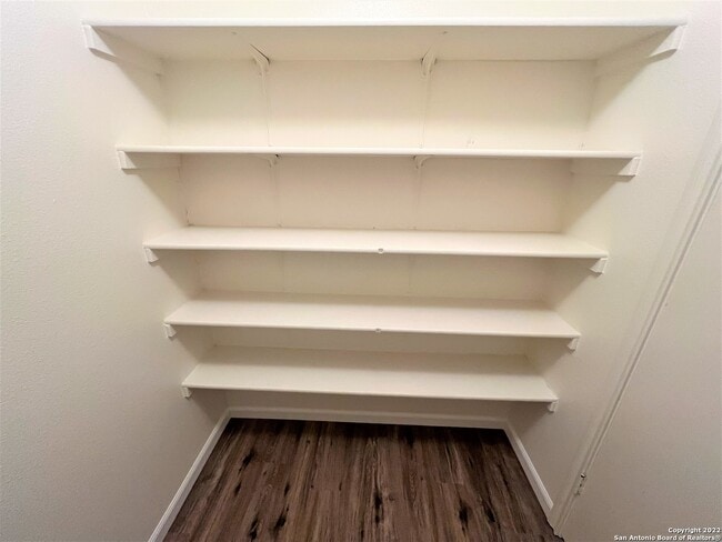 Building Photo - 8214 Chestnut Manor Dr