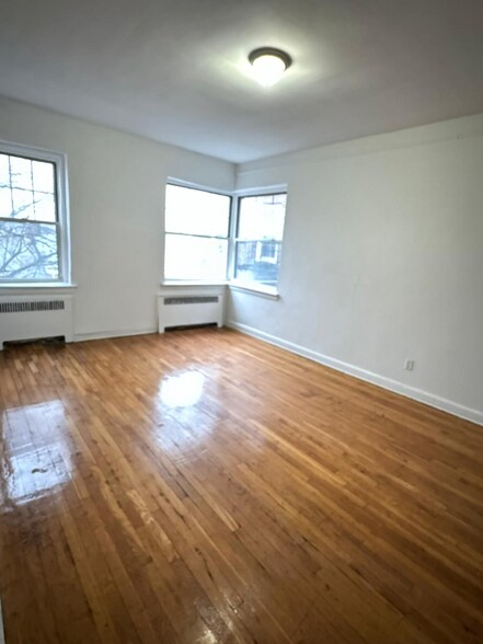 Building Photo - 129 N Walnut St