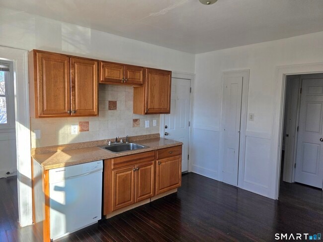 Building Photo - 219 Columbia St