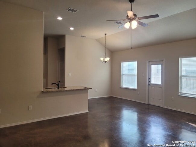 Building Photo - Modern Luxury Duplex in Seguin!
