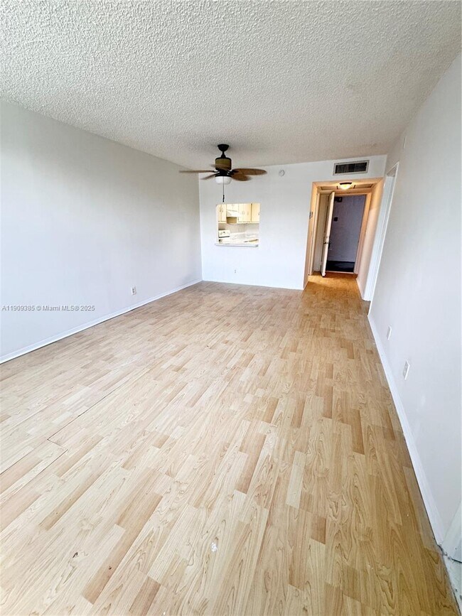 Building Photo - 9441 Evergreen Pl