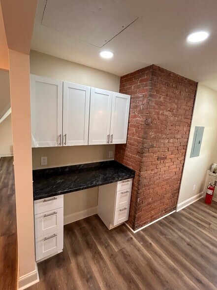 Building Photo - 3920 Hoosac St