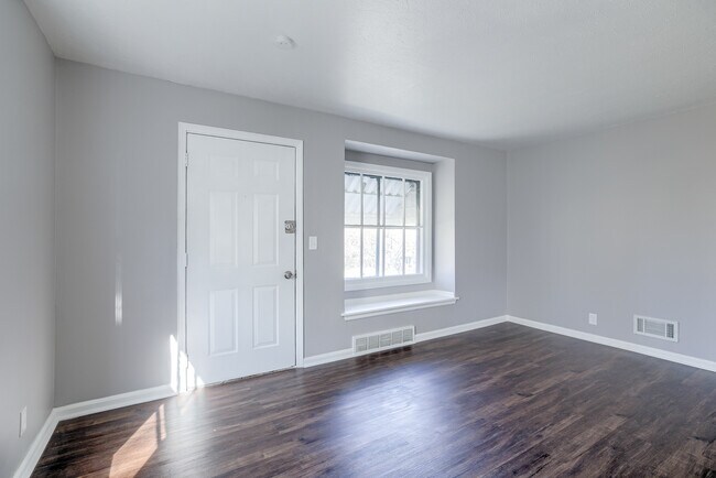 Building Photo - 3717 N 42nd St