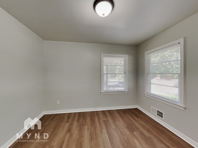 Building Photo - 1329 5 Mile Rd