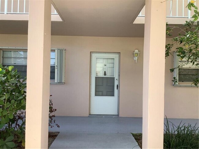Building Photo - 18081 SE Country Club Dr
