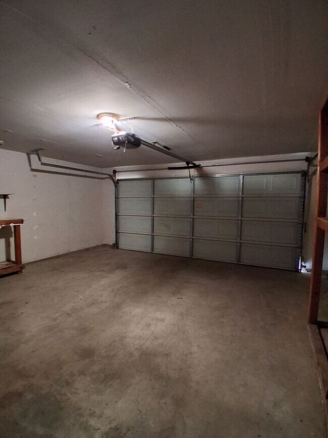 Building Photo - 2068 W Magill Ave