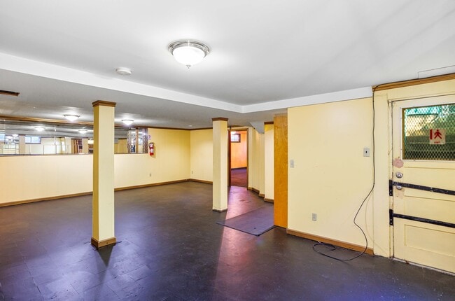 Building Photo - 1910 NE Cramer St