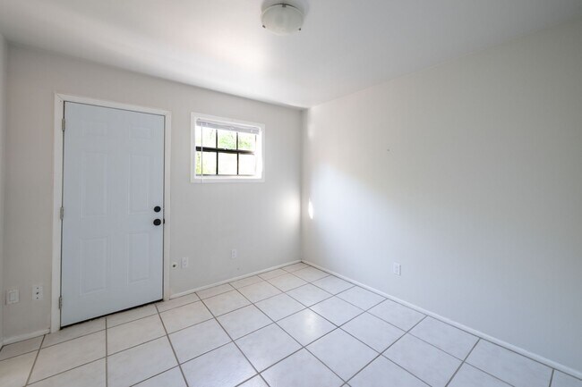 Building Photo - 516 Hillside Ave