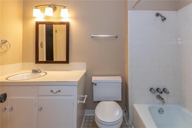 Building Photo - 2502 Trailside Dr