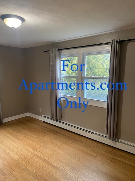 Building Photo - 105 Hunt Ave