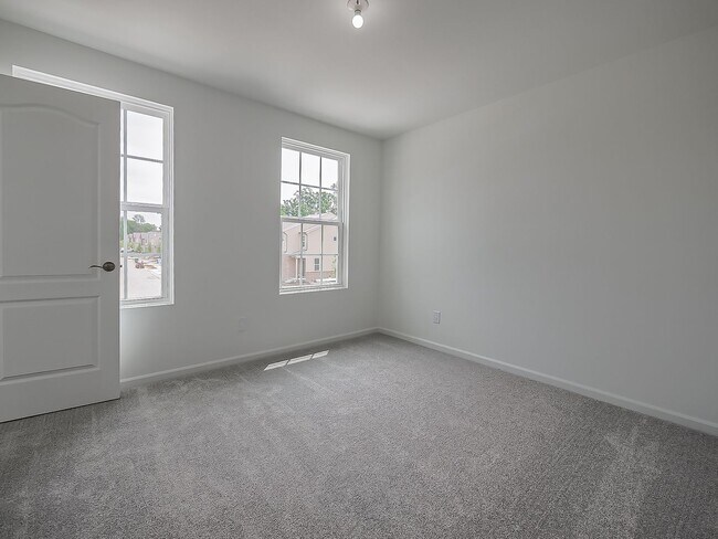 Building Photo - AVAILABLE NOW! Modern Comfort Meets Everyd...