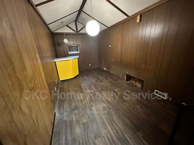 Building Photo - 1216 NE 42nd St