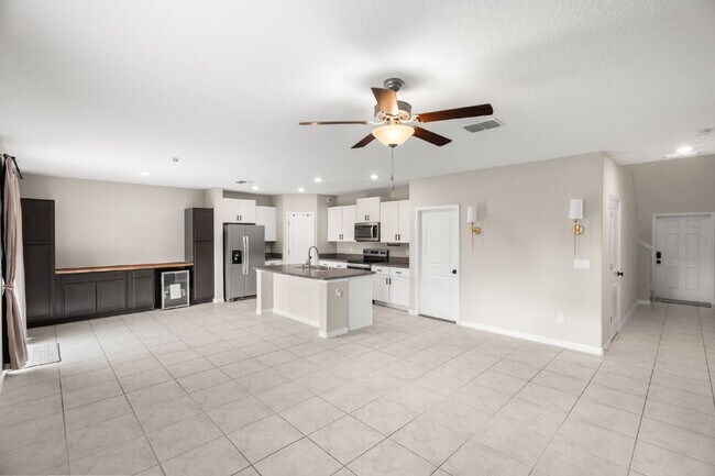 Building Photo - LIKE NEW Home For Rent in Sun City!