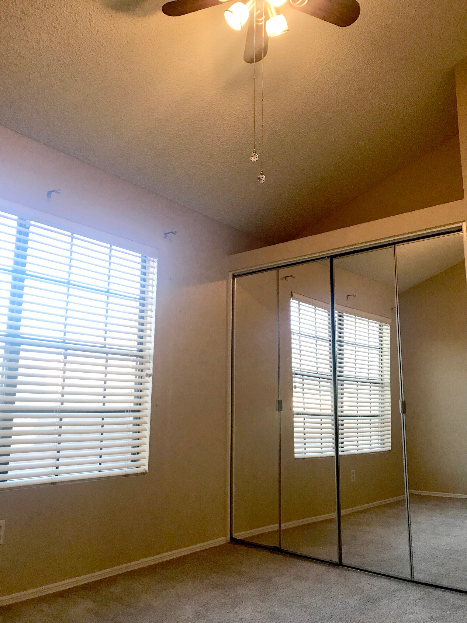 Building Photo - 4901 E Kelton Ln