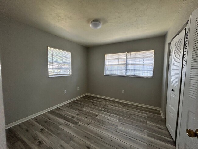 Building Photo - HALF OFF RENT!! 2/1 with Covered Porch nea...