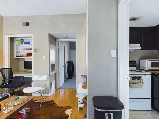 Building Photo - 3000 Guadalupe St