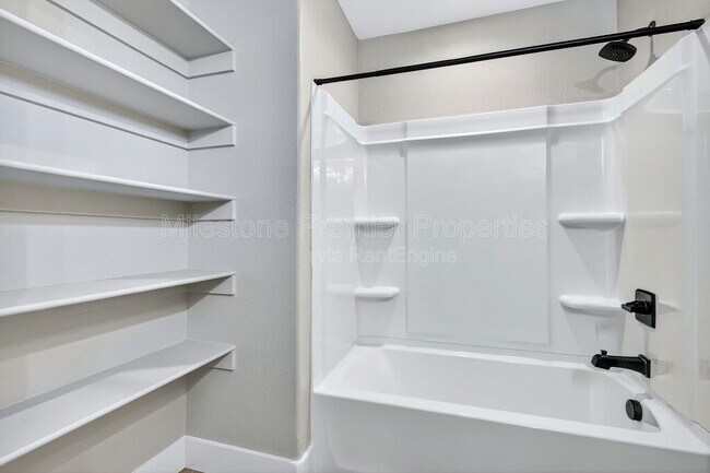 Building Photo - 1022 Rice St