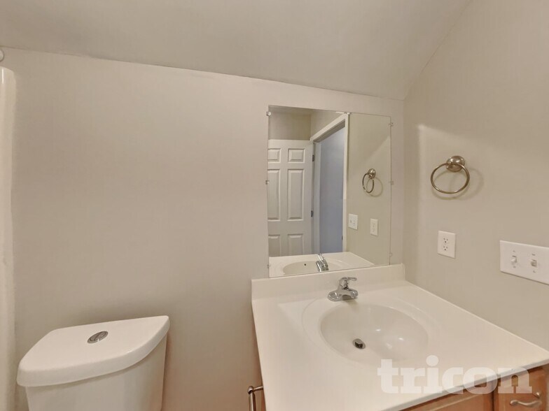 Building Photo - 217 Titans Cir