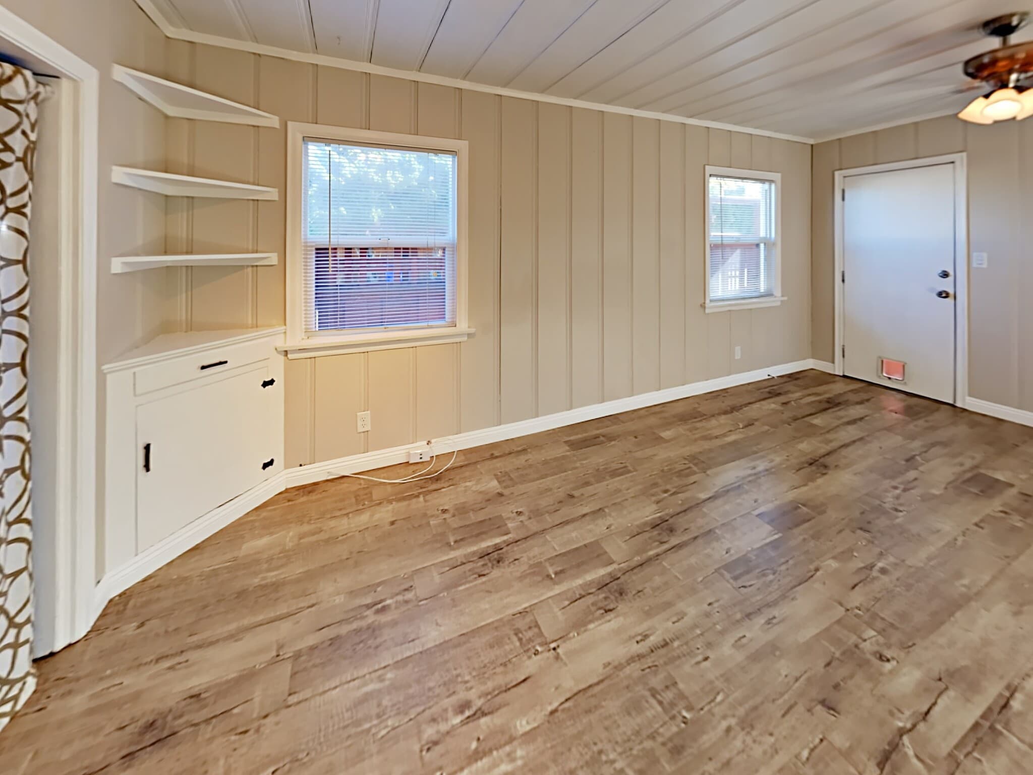 Building Photo - 4671 Edgeware Rd