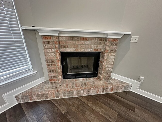 Building Photo - Traditional Neighborhood Living with Luxury