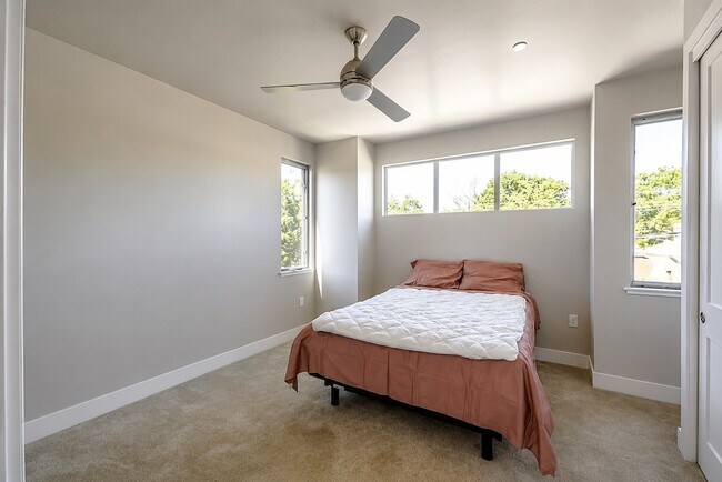 Building Photo - 1814 Solons Alley
