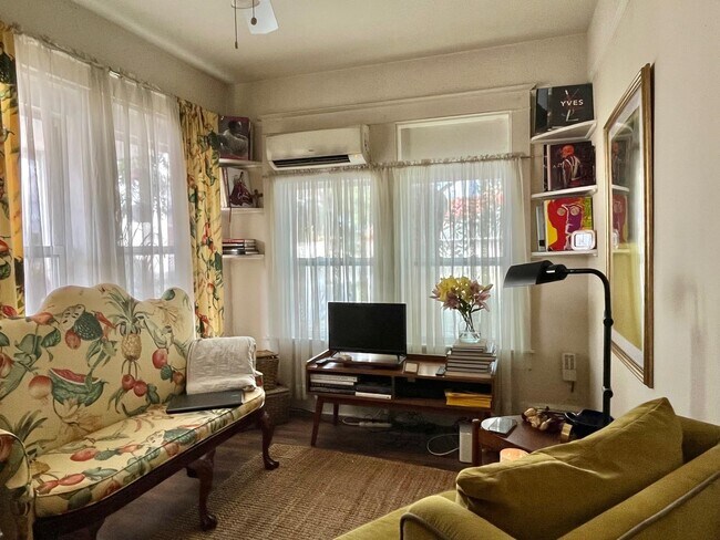 Building Photo - 138 King St