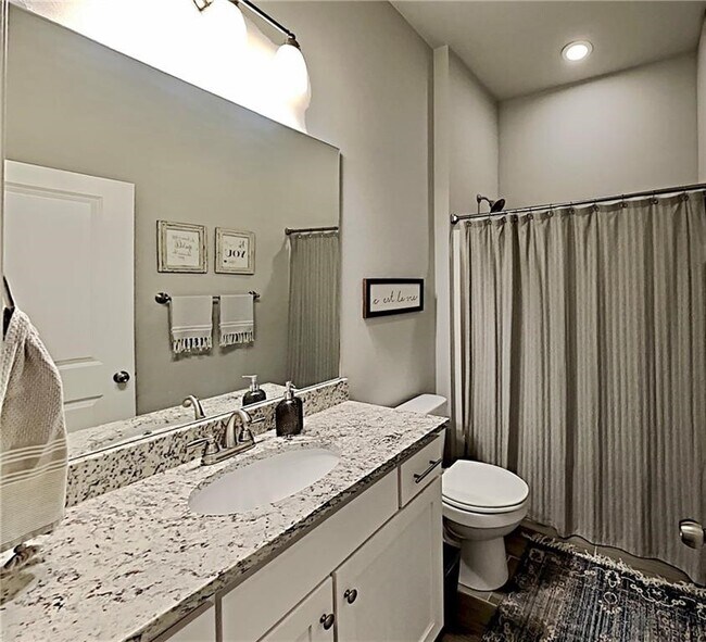 Building Photo - 4703 SW Lilly St