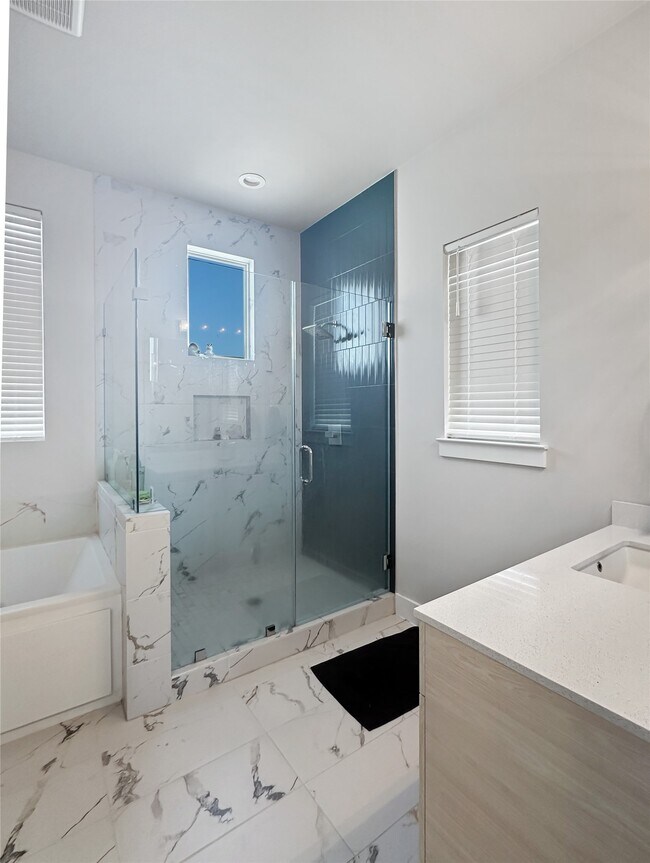 Building Photo - 4702 Oats St