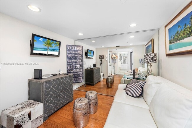 Building Photo - 2555 Collins Ave