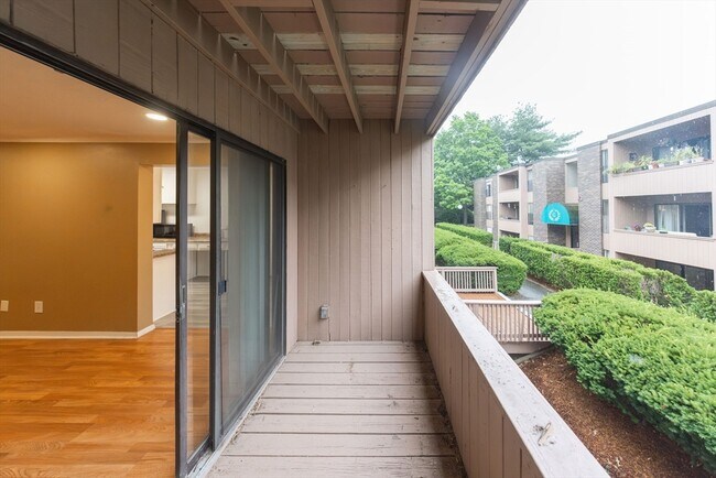 Building Photo - 30 Shrewsbury Green Dr