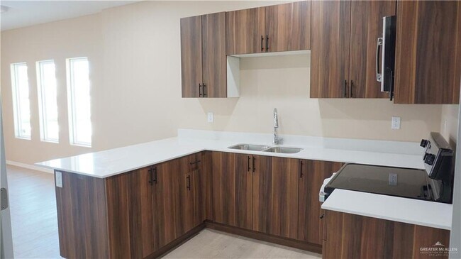 Building Photo - 30 W Kenwood St