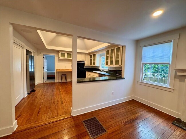 Building Photo - 687 Brownwood Ave SE